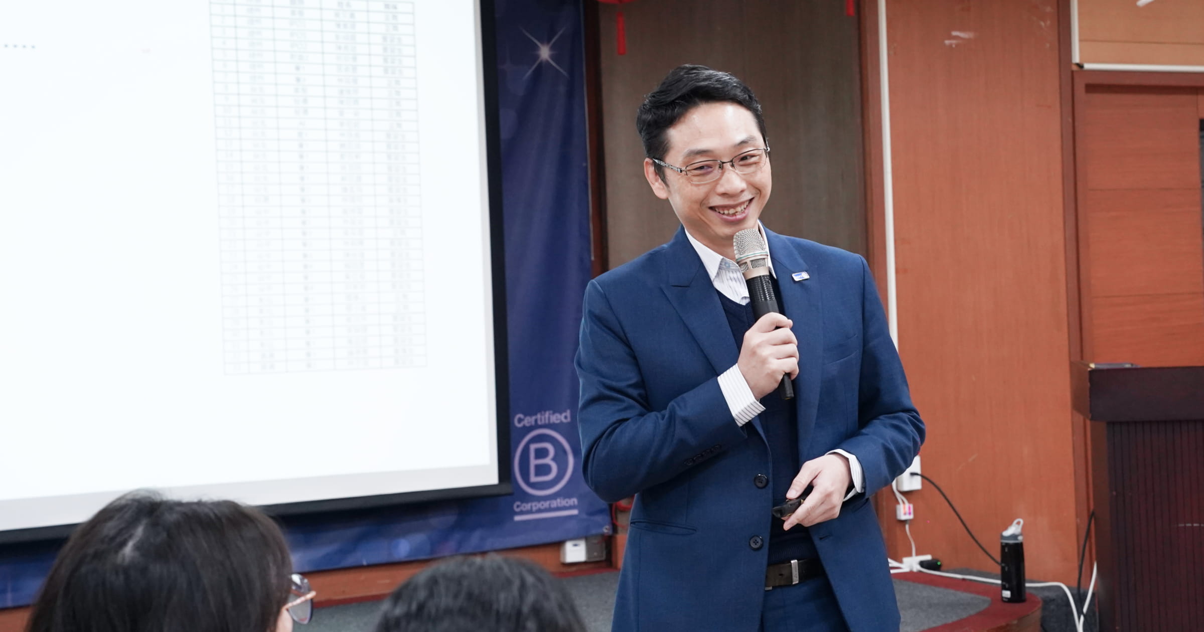 張信閎會計師banner